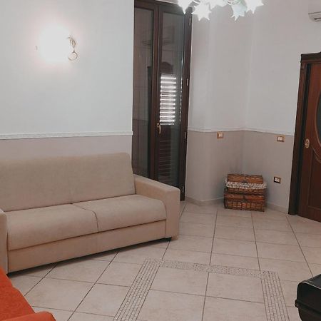 La Casa Di Mamma Apartment Naples Room photo